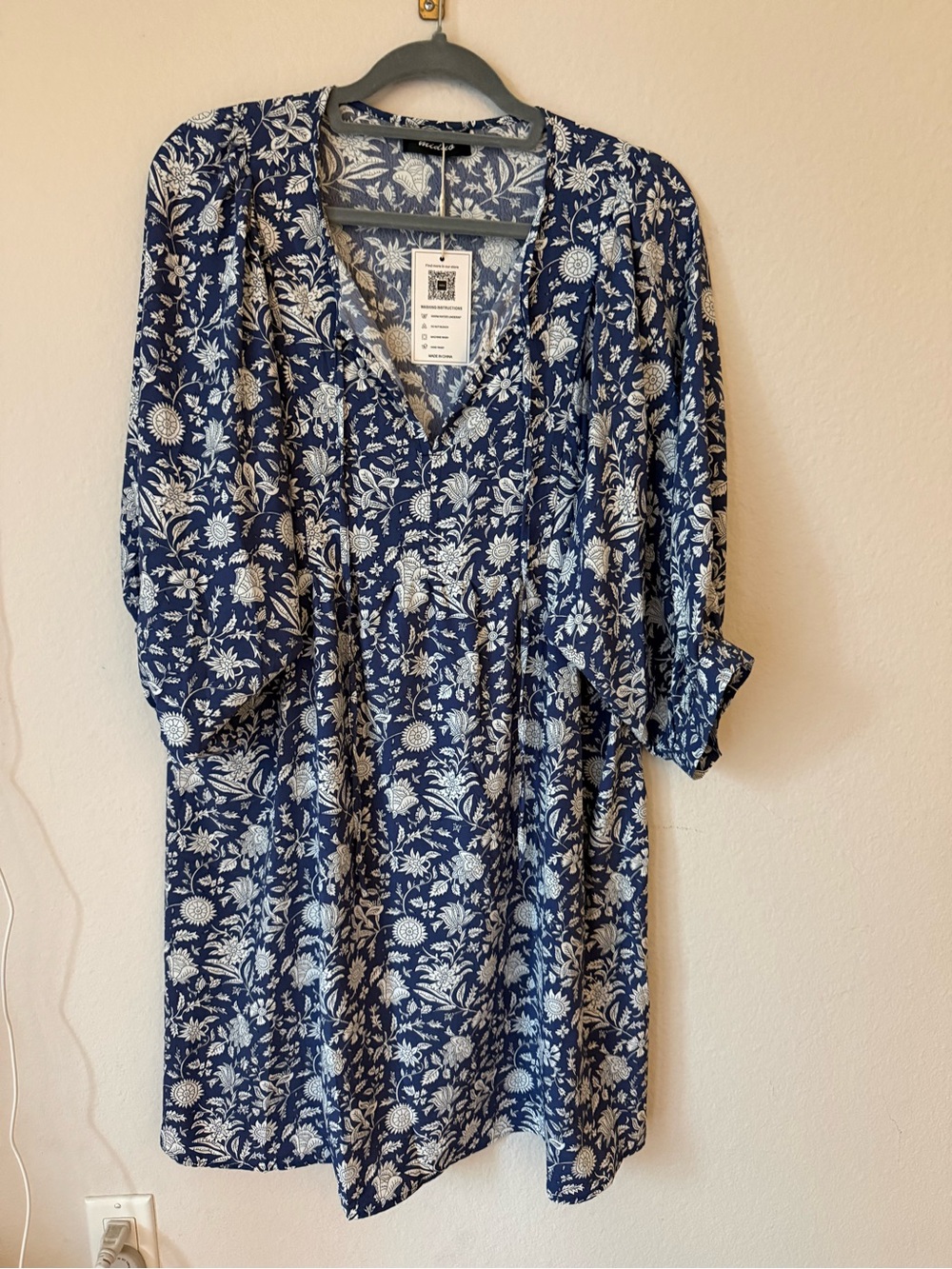 Women's Blue Flowy Floral V-Neck Dress, Size L, **NWT